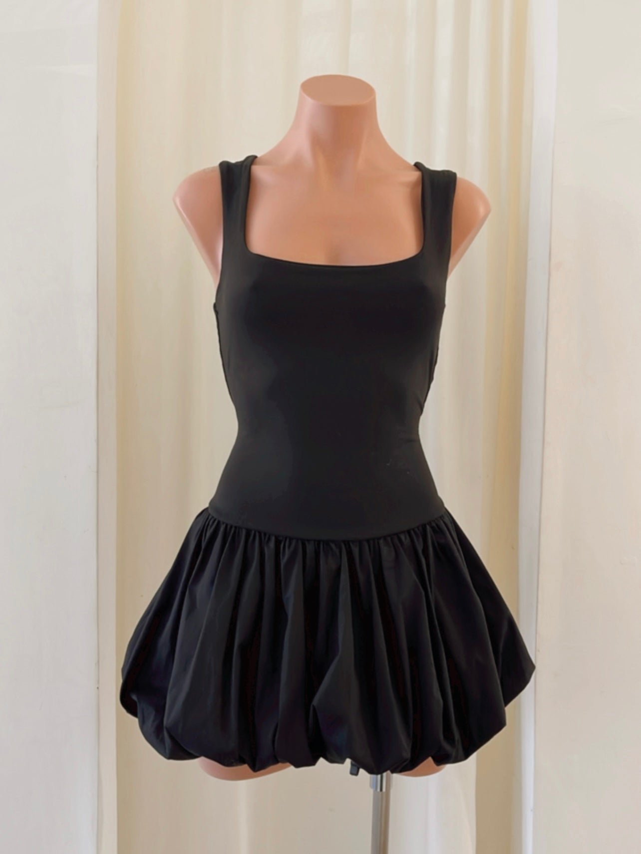 Avrey Dress (Black)